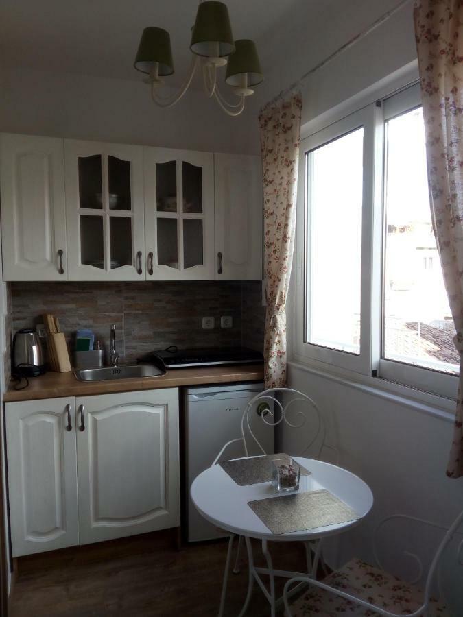 Apartment "Happiness" Near Metro And Center Atina Dış mekan fotoğraf