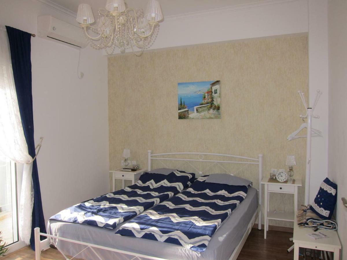 Apartment "Happiness" Near Metro And Center Atina Dış mekan fotoğraf