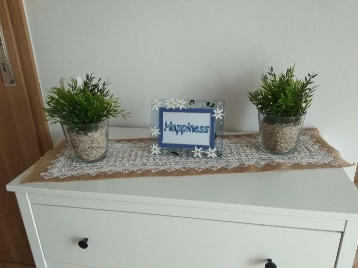 Apartment "Happiness" Near Metro And Center Atina Dış mekan fotoğraf