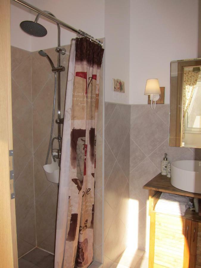Apartment "Happiness" Near Metro And Center Atina Dış mekan fotoğraf